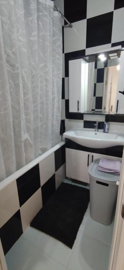 One Room With A Shared Bathroom Chisinau Exterior foto